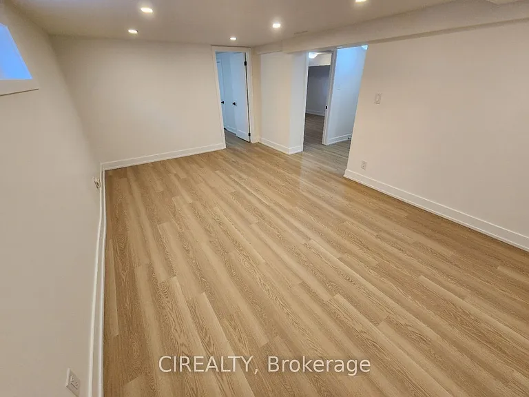 31 Bailey Cres #LOWER — Photo 12