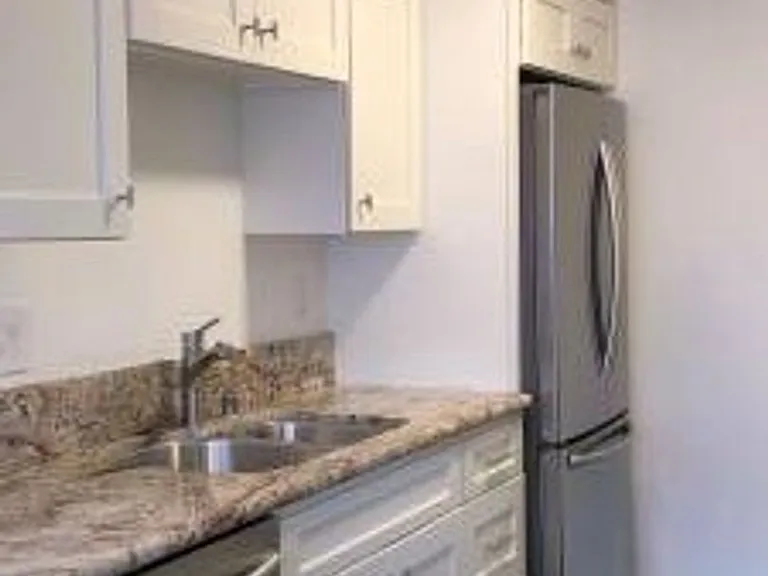 Casa Grande Apartments — Photo 2