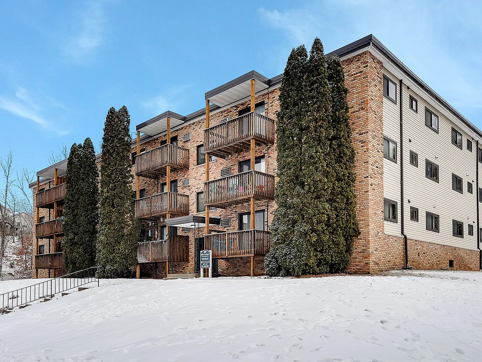 Mark Court Apartments — Photo 2