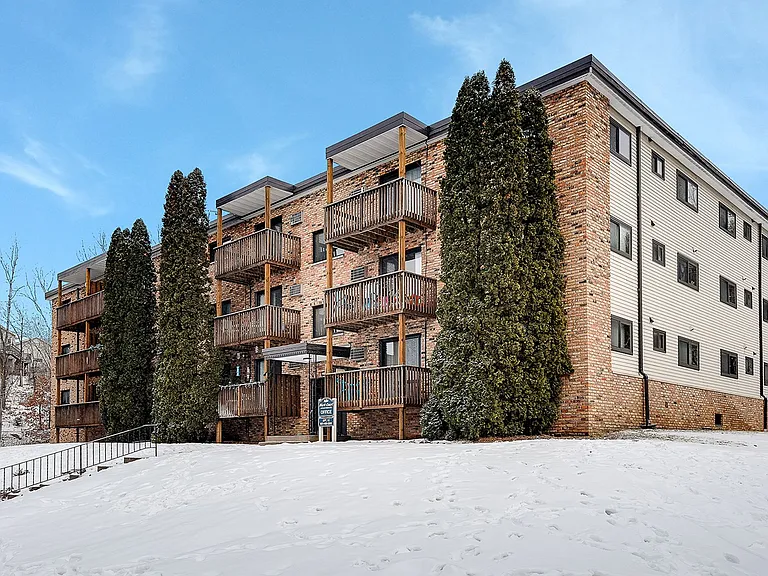 Mark Court Apartments — Photo 2