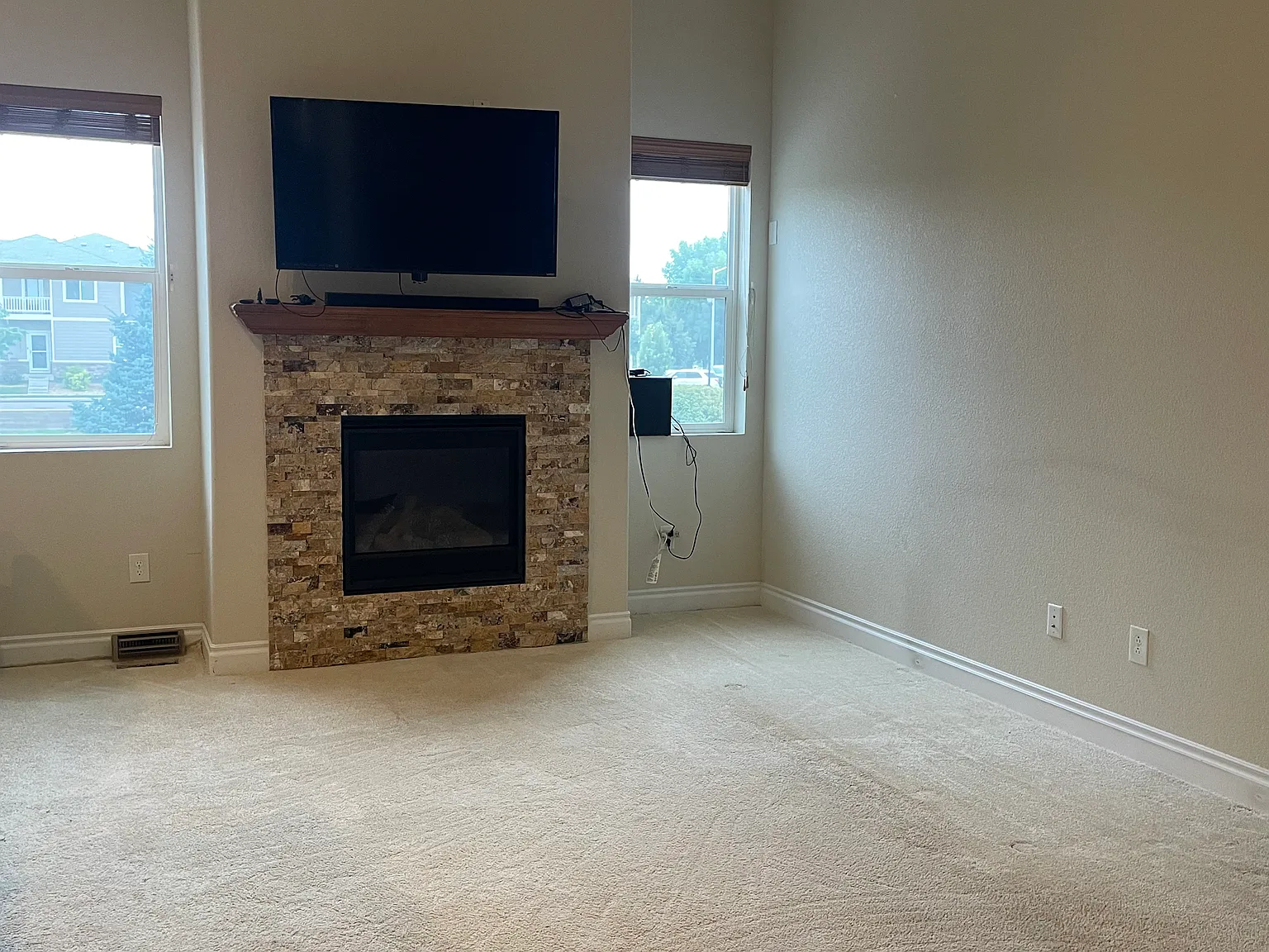3 bed, 3770 sqft, $3,999 — Photo 2