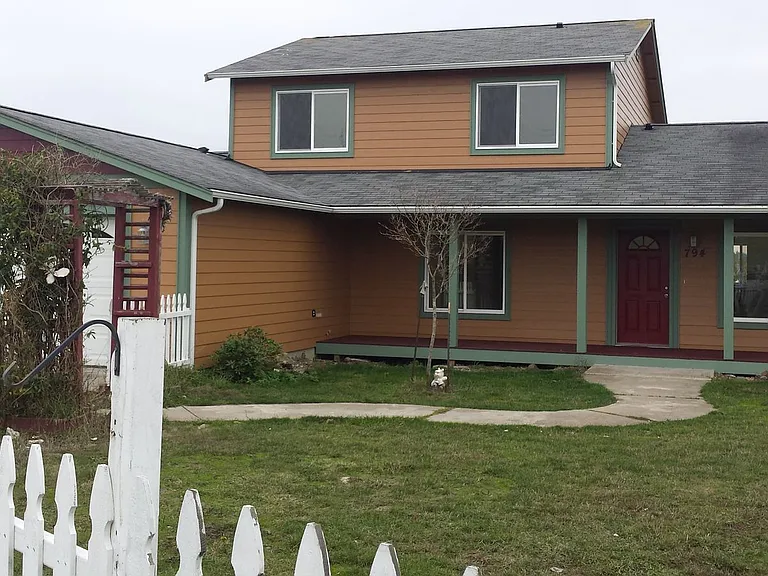 794 Holbrook Rd — Photo 15