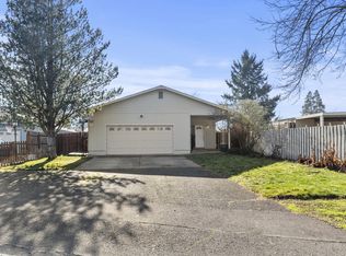 1039 Archer Dr, Medford, OR 97501