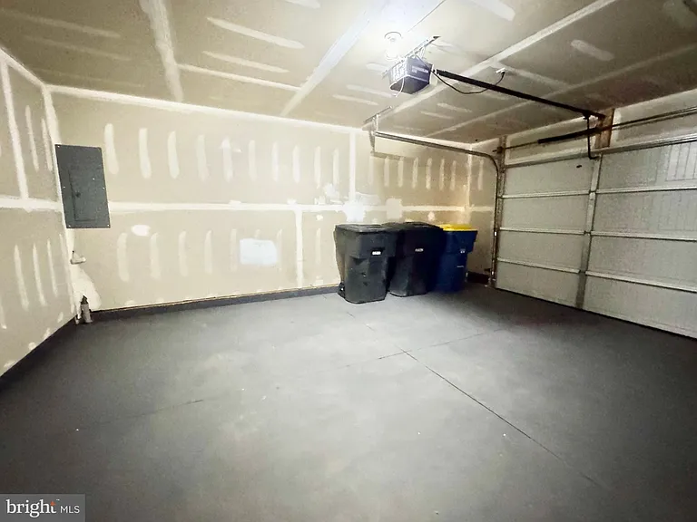 56 Nicholas Dr — Photo 23