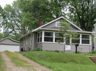 251 7th St, Silvis, IL 61282