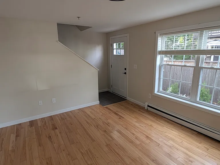 30 Knight St #1 — Photo 2