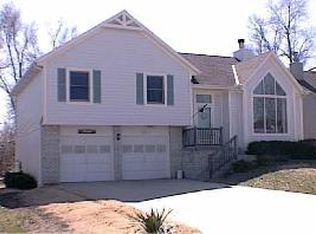 11011 W 70th St, Shawnee, KS 66203