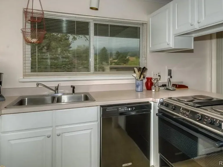 2730 Lafayette Dr — Photo 9