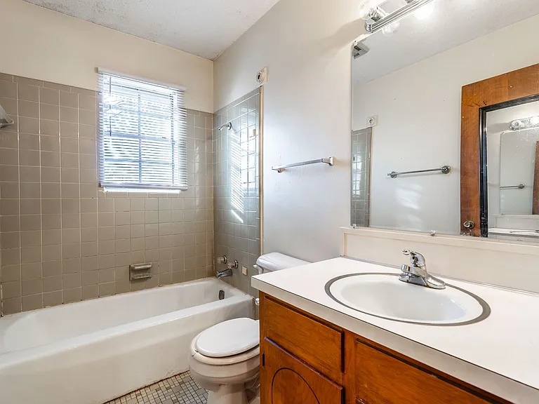 6104 Meadowbrook Ln — Photo 17