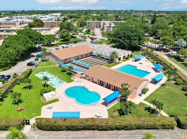 701 Lori Dr Drive #204, Palm Springs, FL 33461