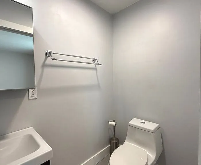 300 E Peterson Dr — Photo 10