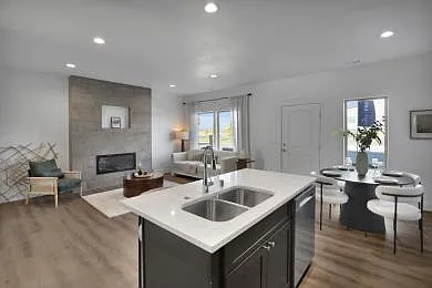 717 N Creative Way
