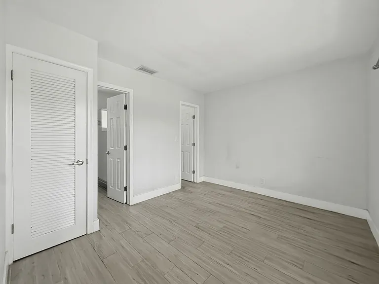 Riverview South Apartments — Photo 18