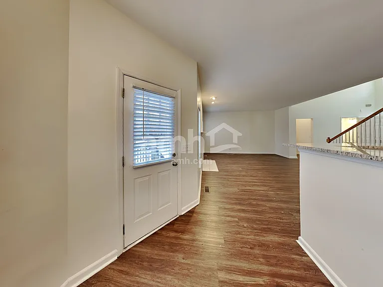 1502 Halifax Dr — Photo 5