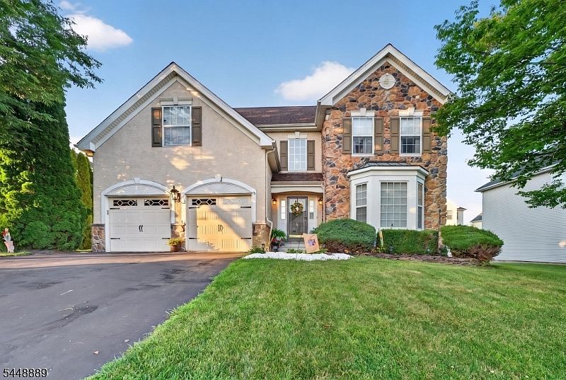 1st image of 24 Lauren Ln