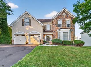 24 Lauren Ln, Phillipsburg, NJ 08865