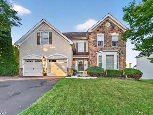24 Lauren Ln, Lopatcong Twp., NJ 08865