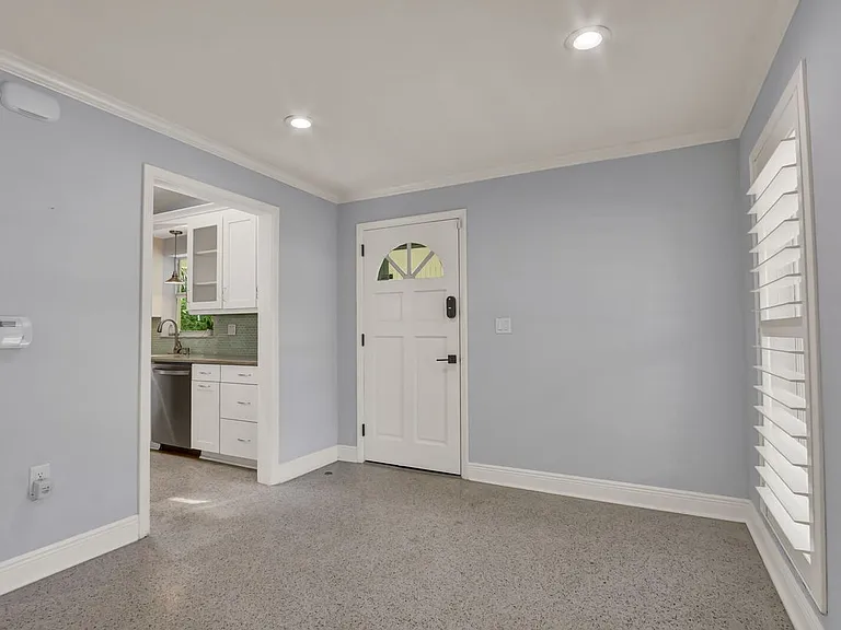 382 SE Edgewood Dr — Photo 6
