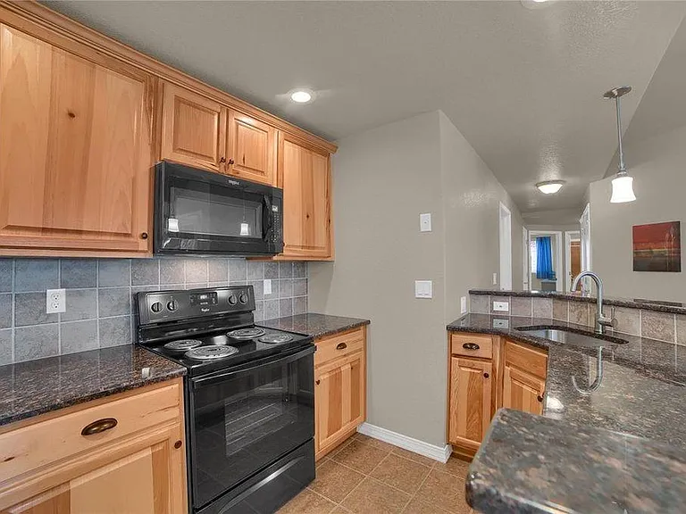 2331 Ledgewood Dr — Photo 25