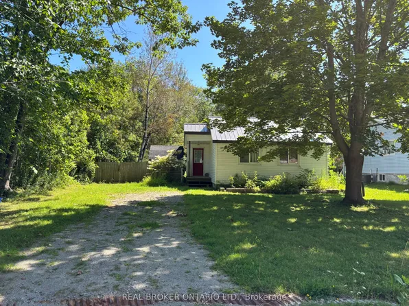 53 Lovejoy St, Tay, ON L0K 2A0