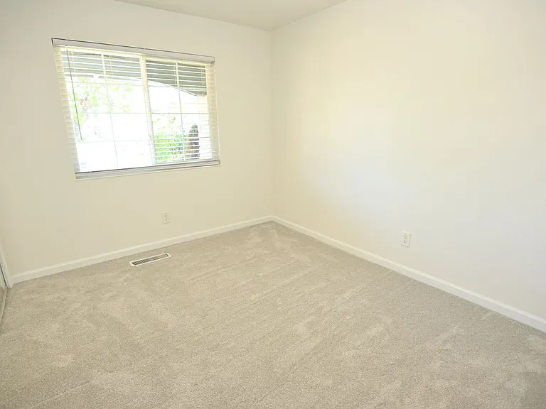5659 Lathrop Dr — Photo 22