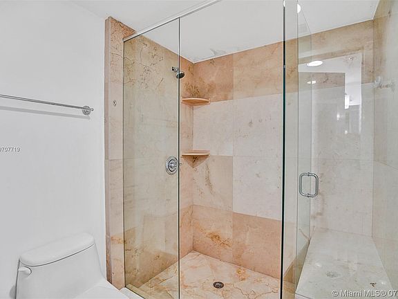 4th image of 18001 Collins Ave #25