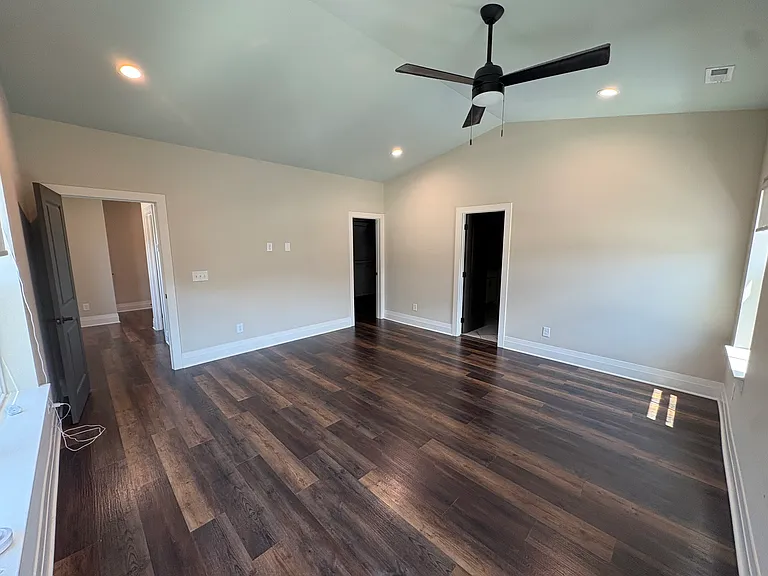 1201 Valerie Ln — Photo 7