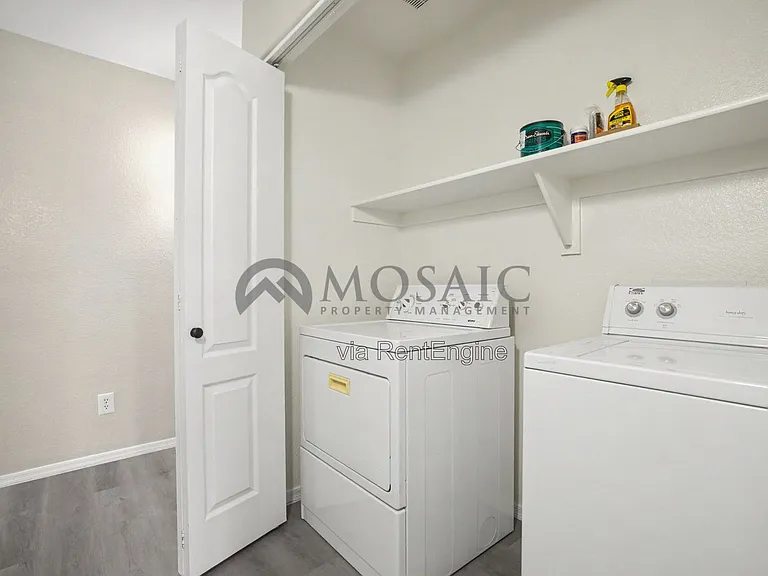2033 E Willow Wick Rd — Photo 26