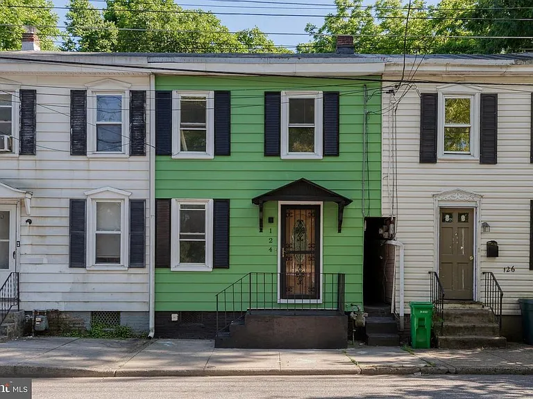 124 W Penn St — Photo 2
