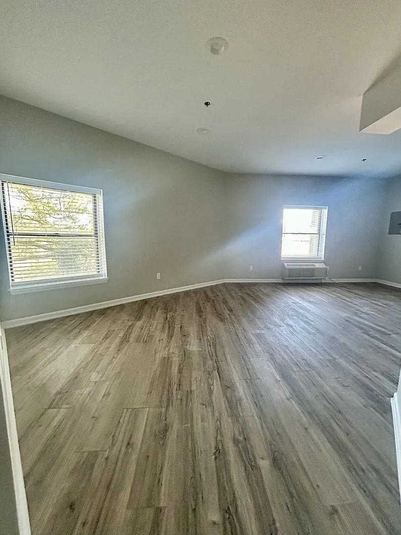 30 S Doughty — Photo 4