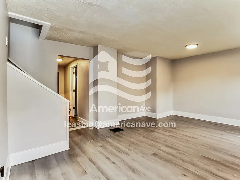 892399_005_living_room_13922850.jpg
