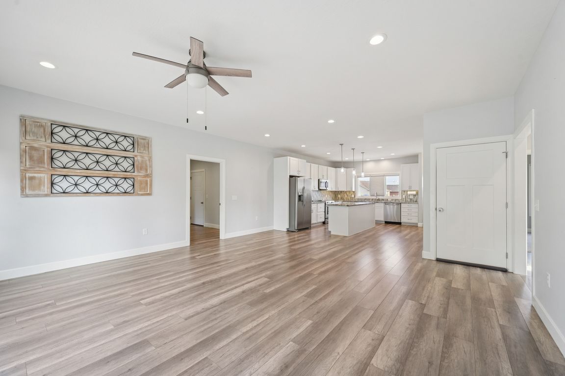 Creekview Ct-S1107-014.jpg