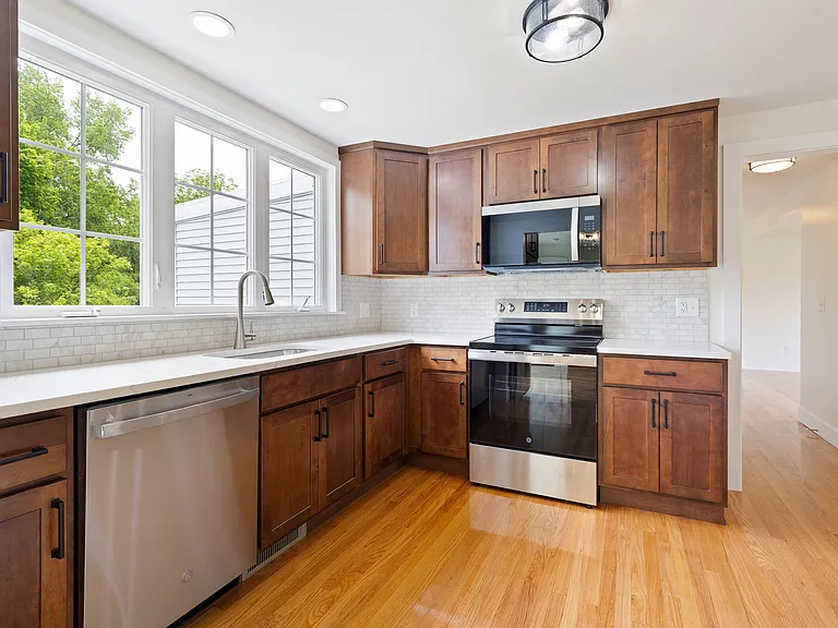 116 Winchester Dr — Photo 6