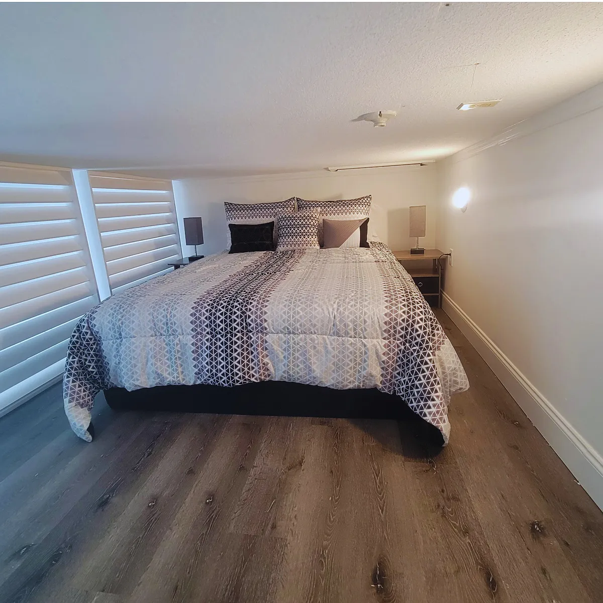 The studio offers a comfortable queen-size bed for a restful stay. Lakeland, FL - 204 Longfellow Blvd #T2