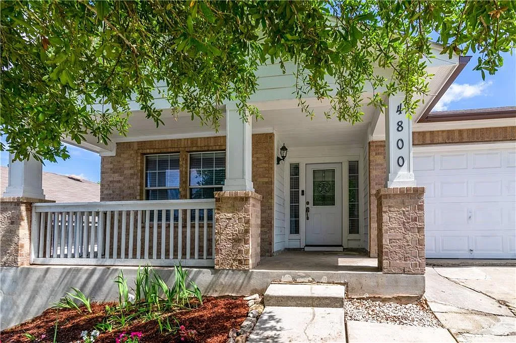 4 bed, 2.0 bath, 1877 sqft, $2,200 — Photo 1