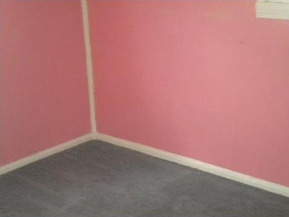 4th image of 1055 N Somerset Ave