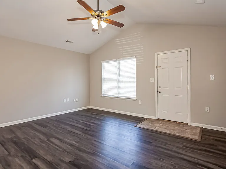 1315 Braveheart Ln — Photo 6