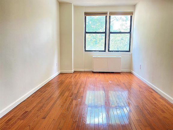 4th image of 4705 Henry Hudson Pkwy W APT Stb