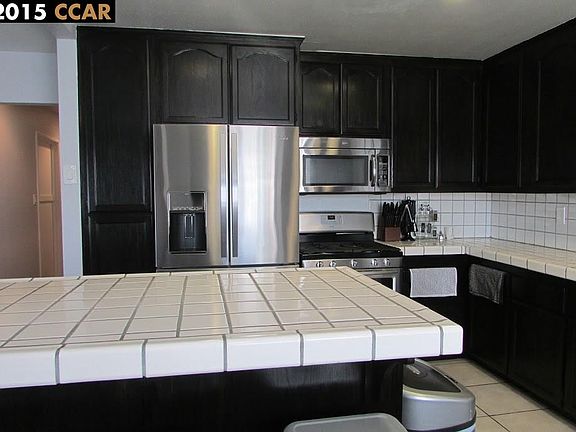 5th image of 52 Carolyn Dr