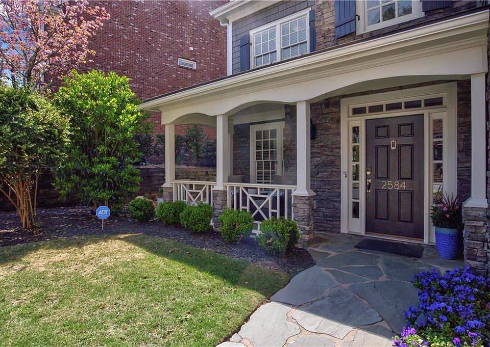 1st image of 2584 Brookline Cir NE