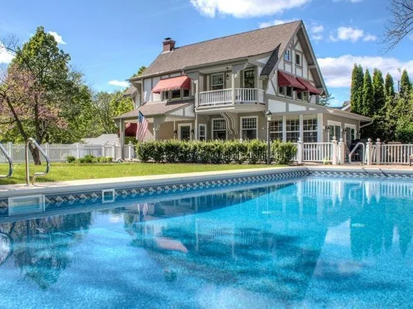 N1508 Oak Shores St, Fontana, WI 53125