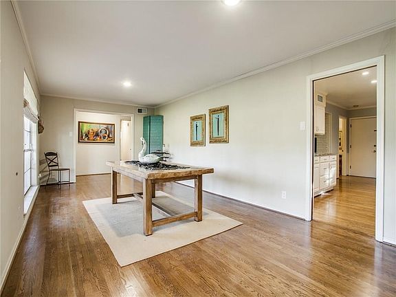 5th image of 10416 Royalwood Dr