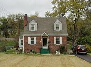 2414 Fairview Dr, Alexandria, VA 22306