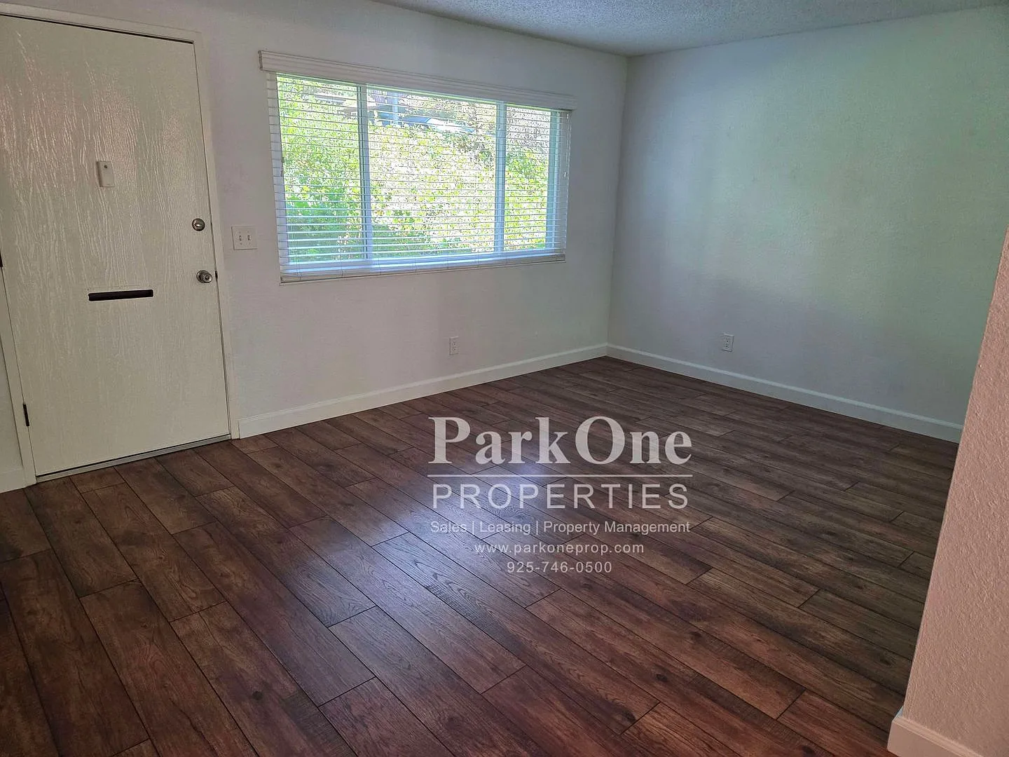Beautiful Two Story Lafayette Townhome — Photo 3