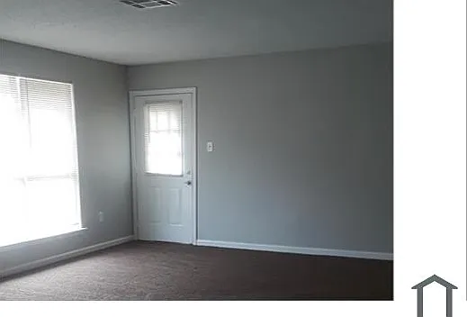 3 bed, 1105 sqft, $1,032 — Photo 1