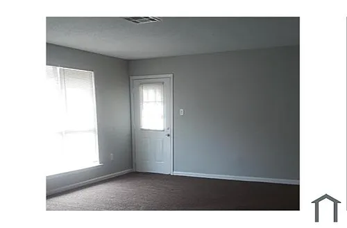 1213 Smith Sq Photo 1