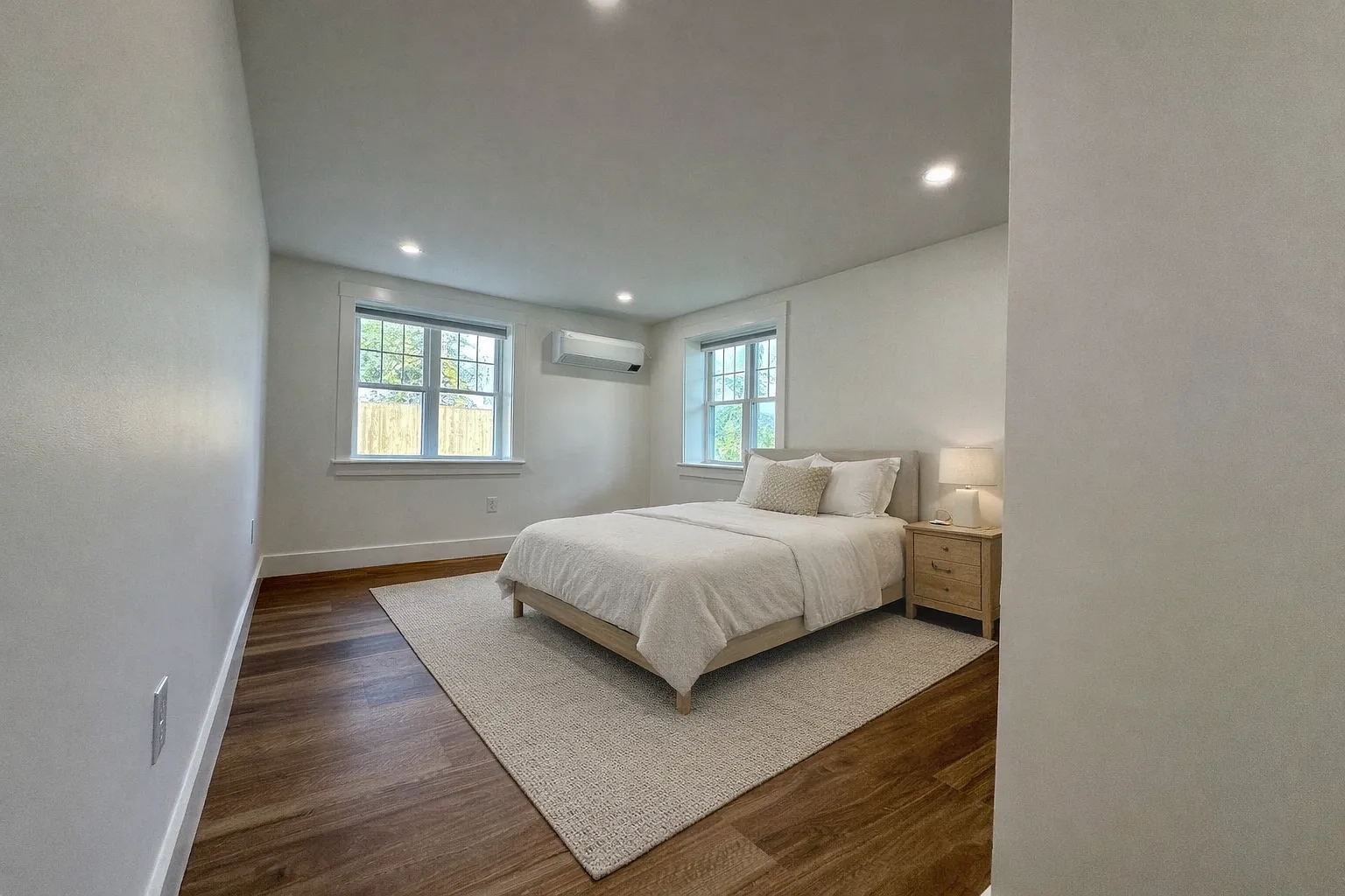 3 bed, 1025 sqft, $2,995 — Photo 1