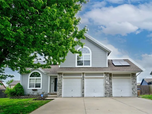 428 Madison Creek Dr, Raymore, MO 64083