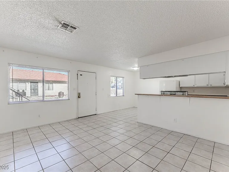 3109 N Walnut Rd #B — Photo 7