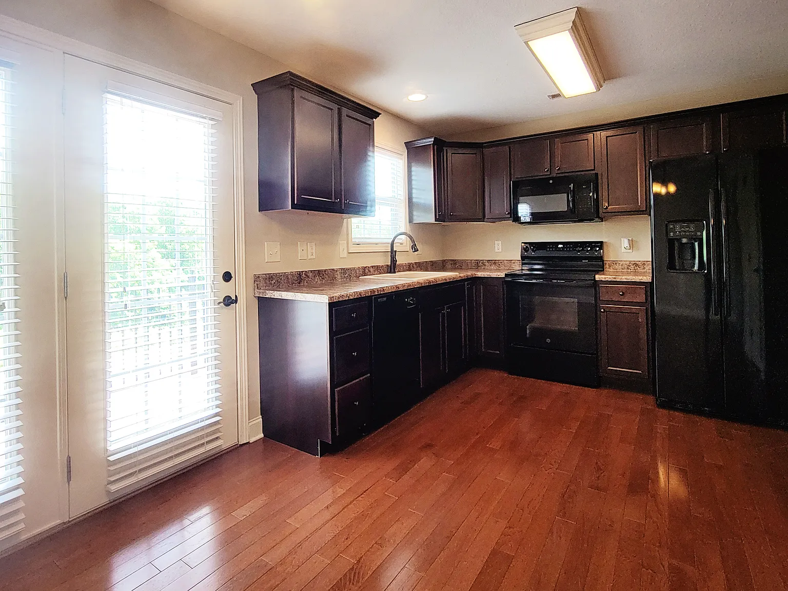 2 bed, 2.5 bath, 1200 sqft, $1,850 — Photo 4